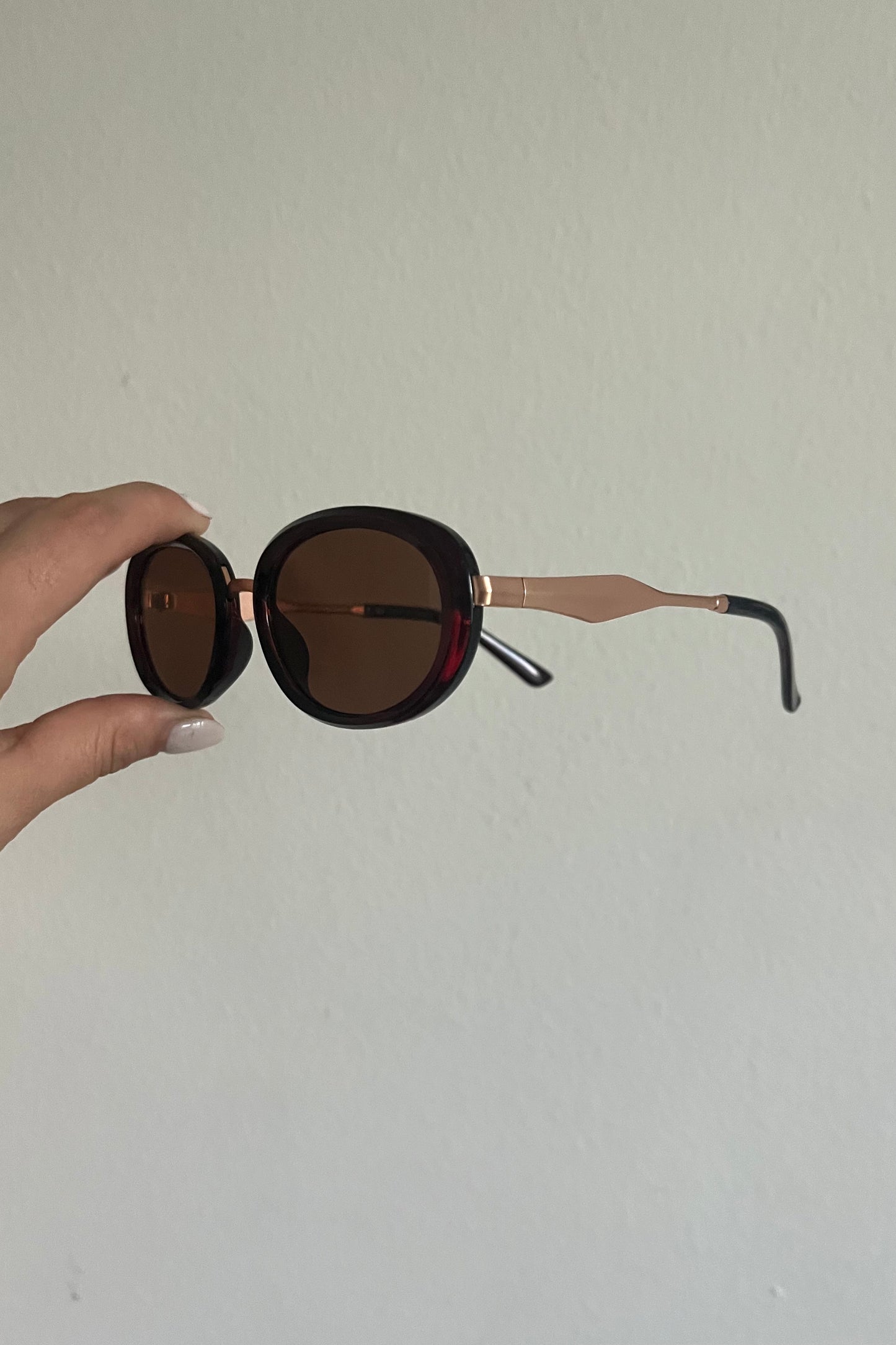 Keep Looking Round Sunglasses - Brown with Turtle Shell